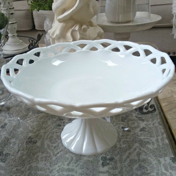 EXQUISITE WESTMORELAND Milk GLASS Pedestal BOWL - Picture 2 of 2